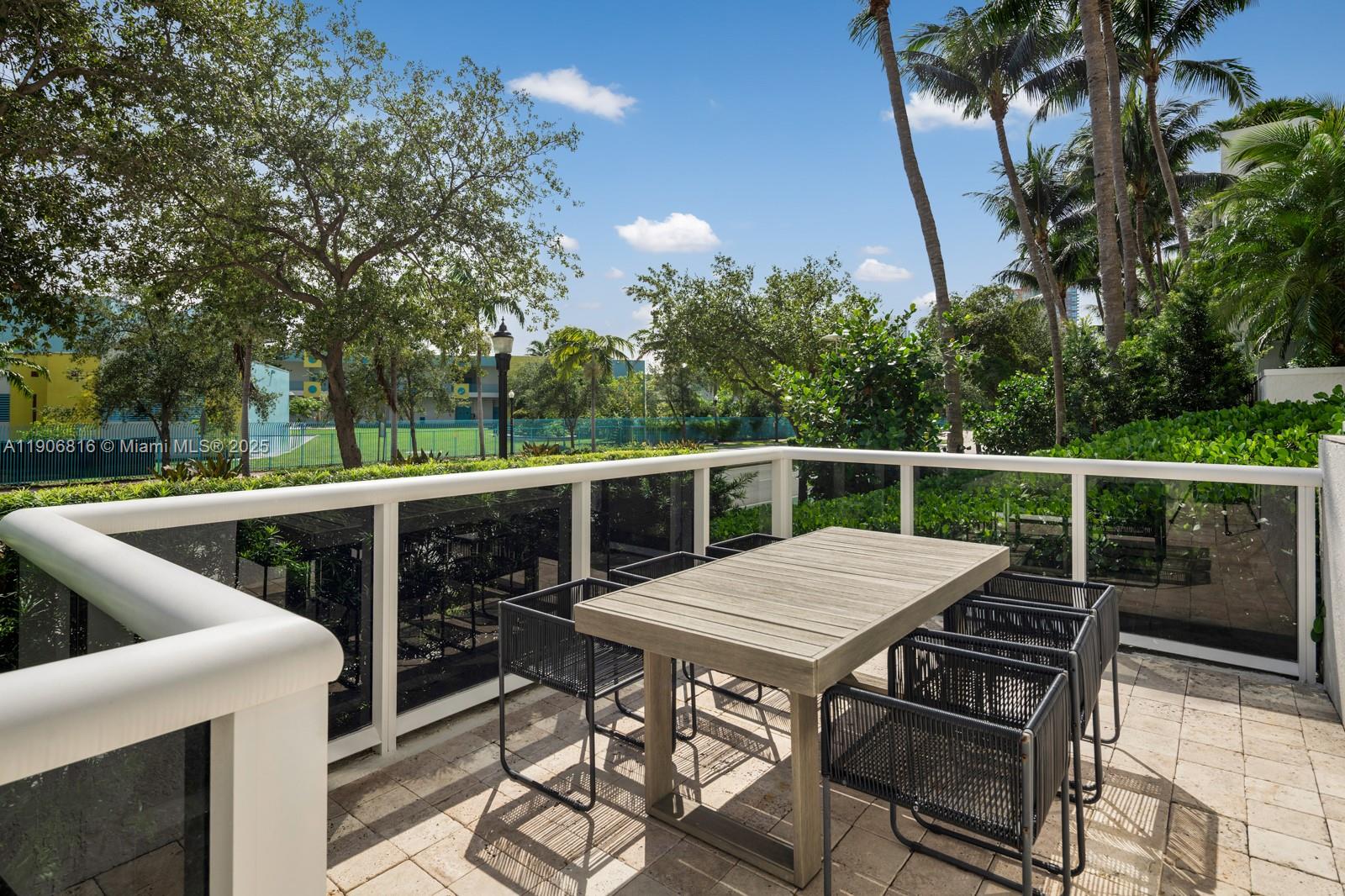400 Alton Rd #TH-1A, Miami Beach FL 33139
