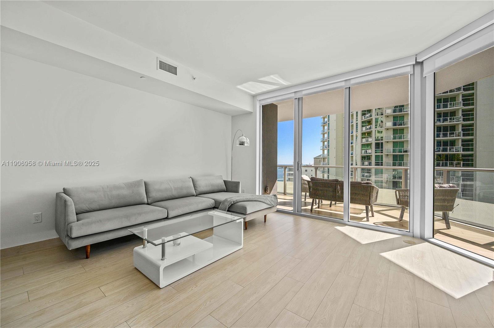 1300 Brickell Bay Dr #1603, Miami FL 33131