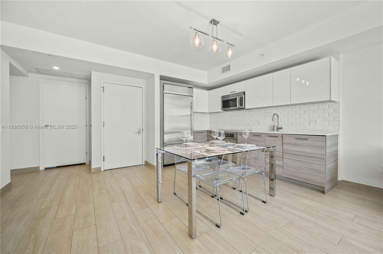 1300 Brickell Bay Dr #1603, Miami FL 33131
