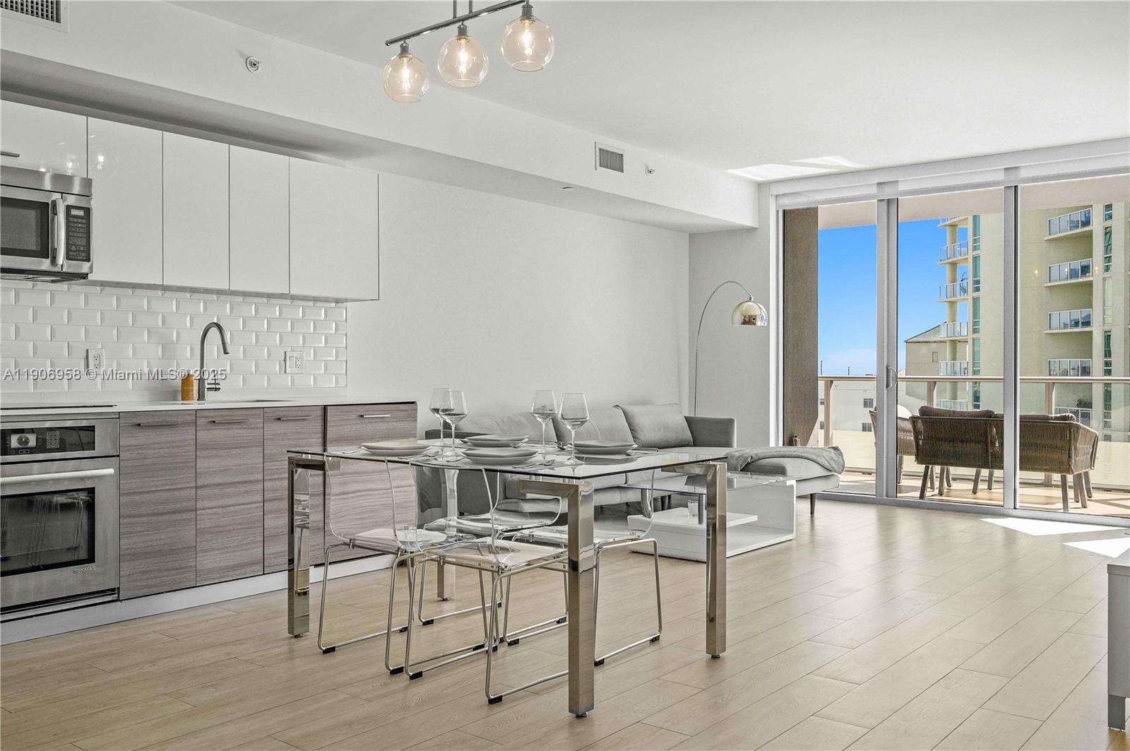 1300 Brickell Bay Dr #1603, Miami FL 33131