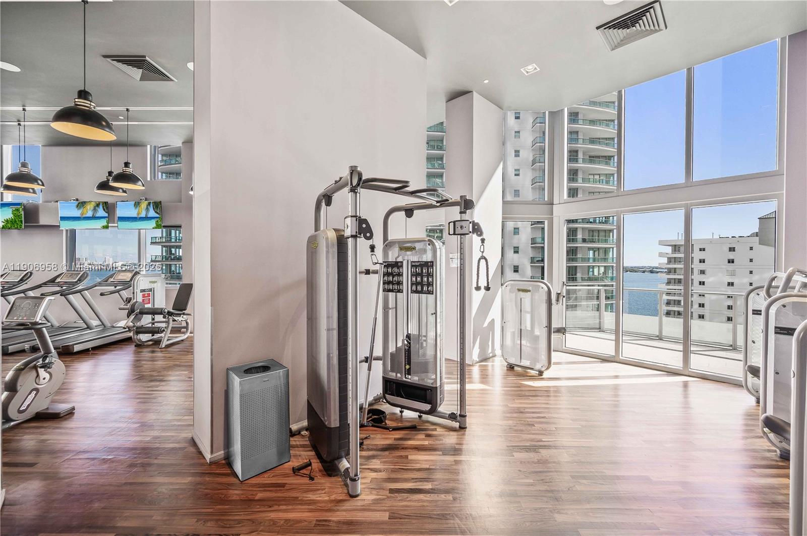 1300 Brickell Bay Dr #1603, Miami FL 33131