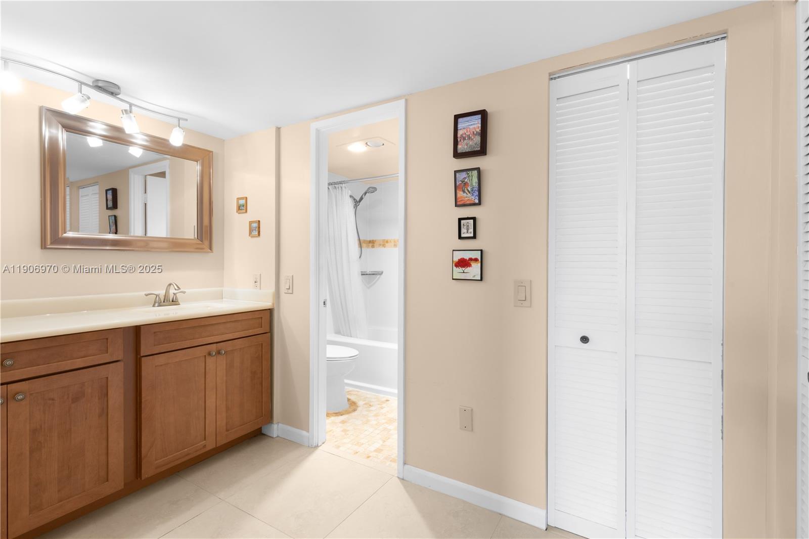 3701 N Country Club Dr #1009, Aventura FL 33180