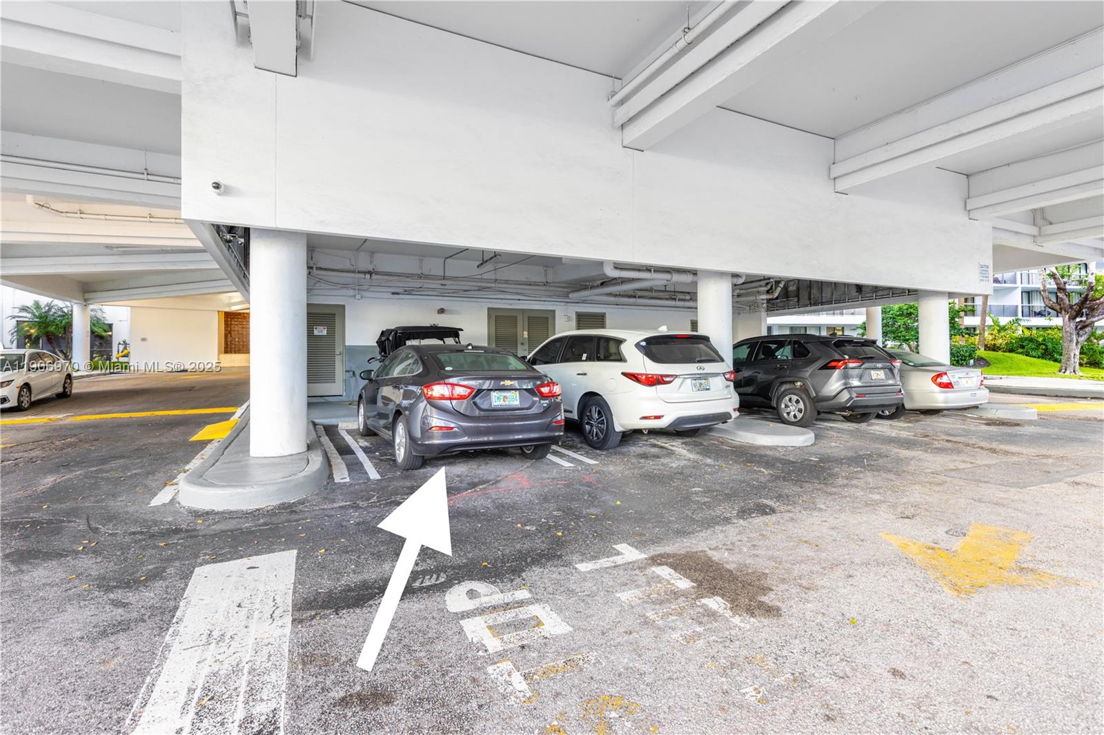 3701 N Country Club Dr #1009, Aventura FL 33180