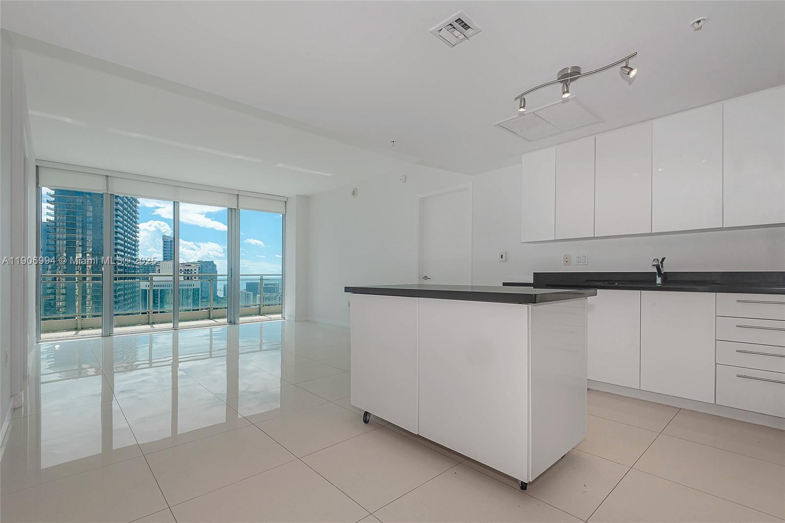 92 SW 3rd St #3503, Miami FL 33130