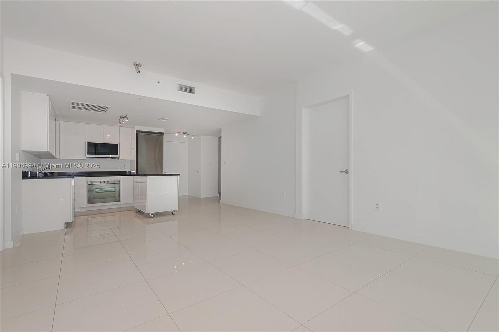 92 SW 3rd St #3503, Miami FL 33130