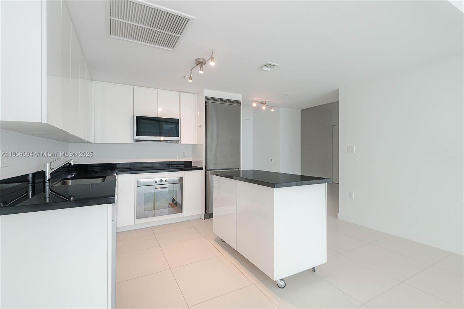 92 SW 3rd St #3503, Miami FL 33130