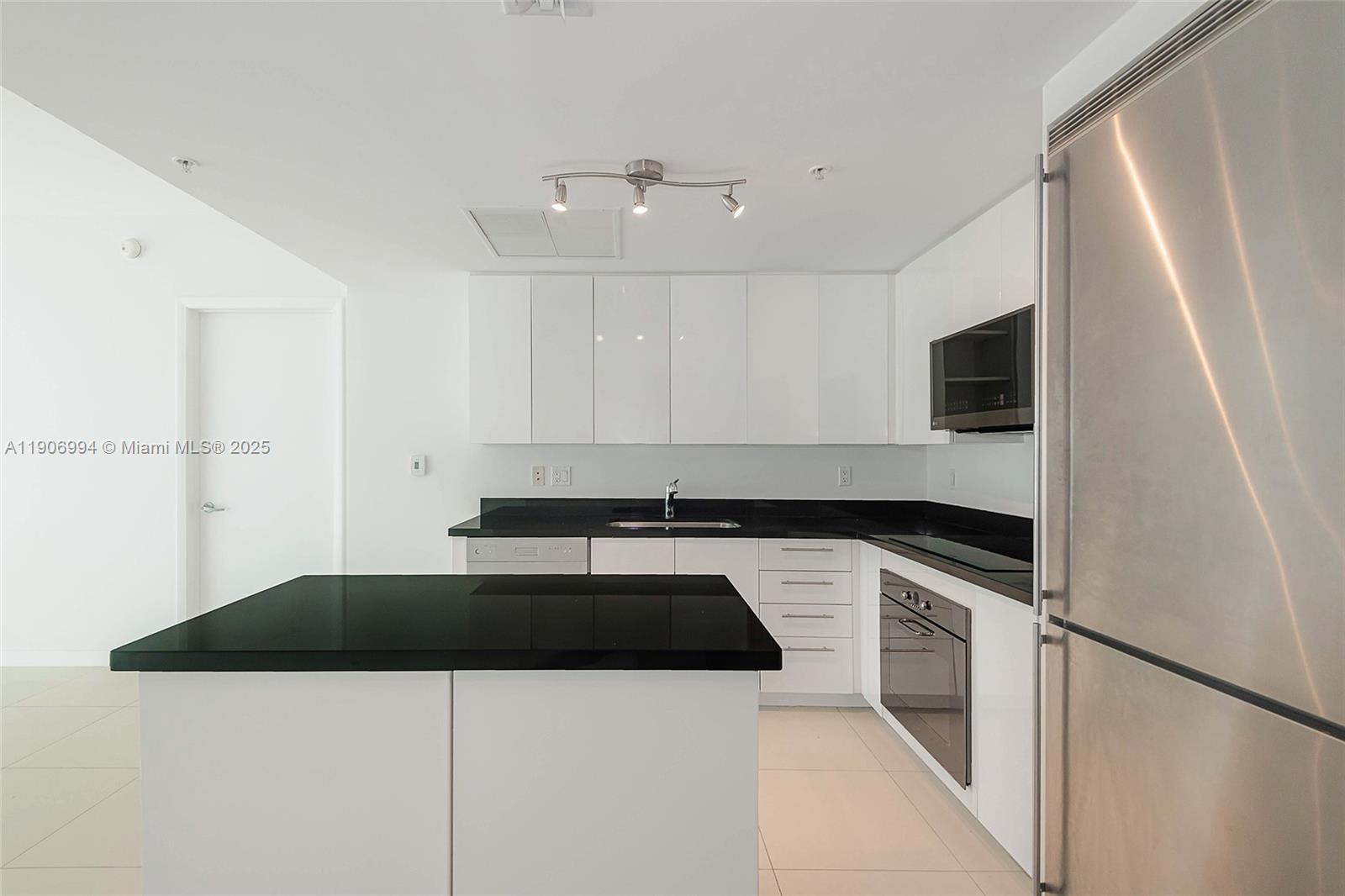 92 SW 3rd St #3503, Miami FL 33130