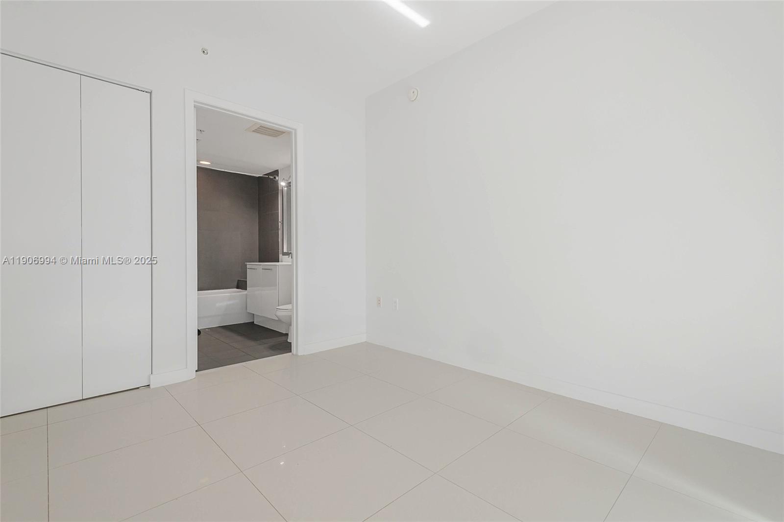 92 SW 3rd St #3503, Miami FL 33130