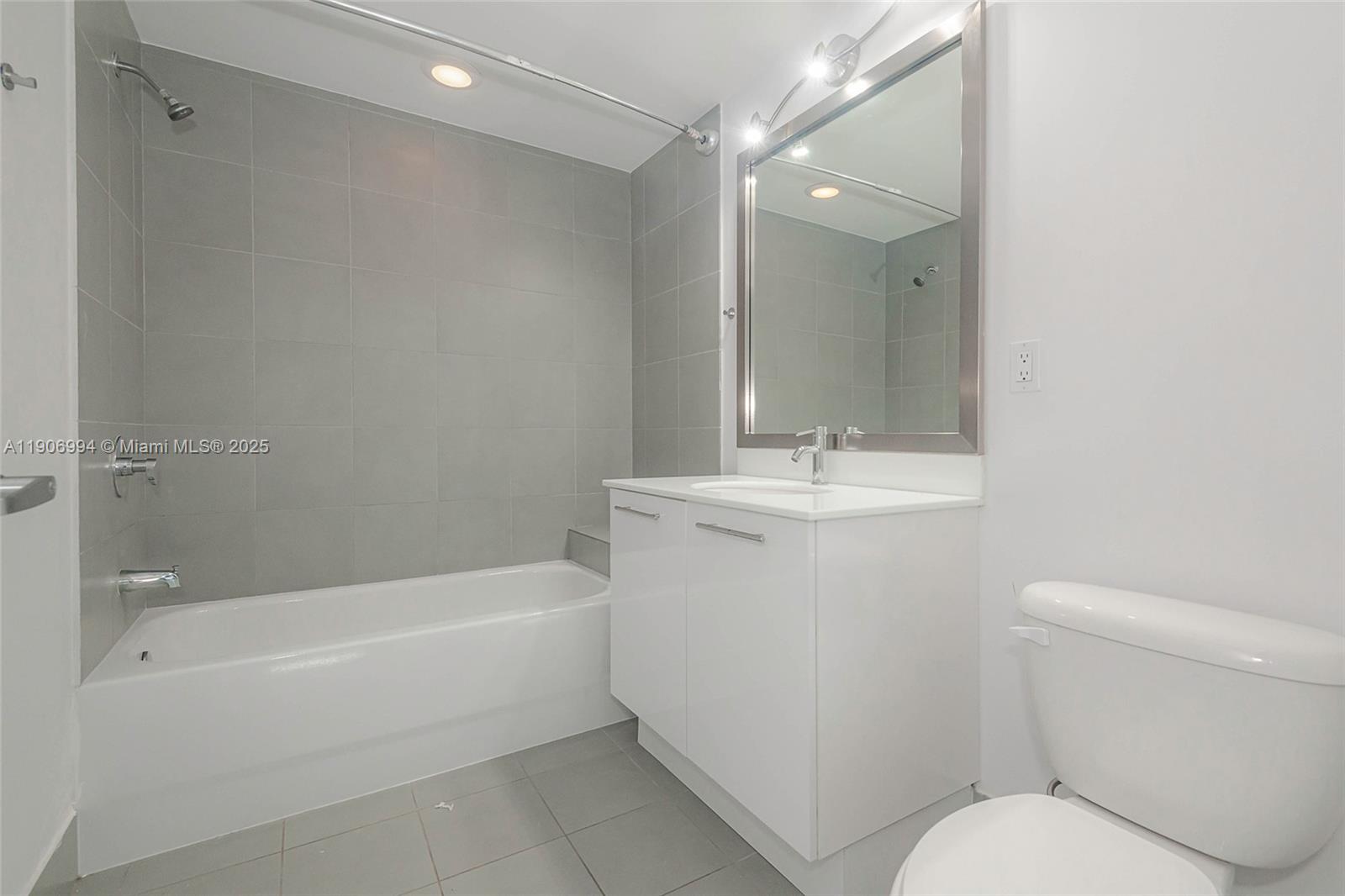 92 SW 3rd St #3503, Miami FL 33130