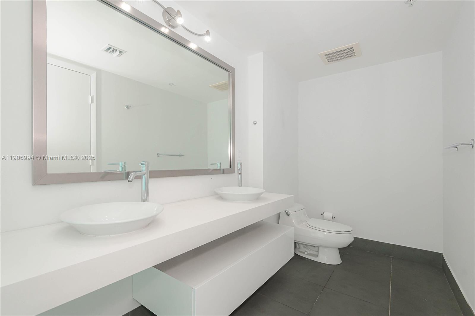92 SW 3rd St #3503, Miami FL 33130