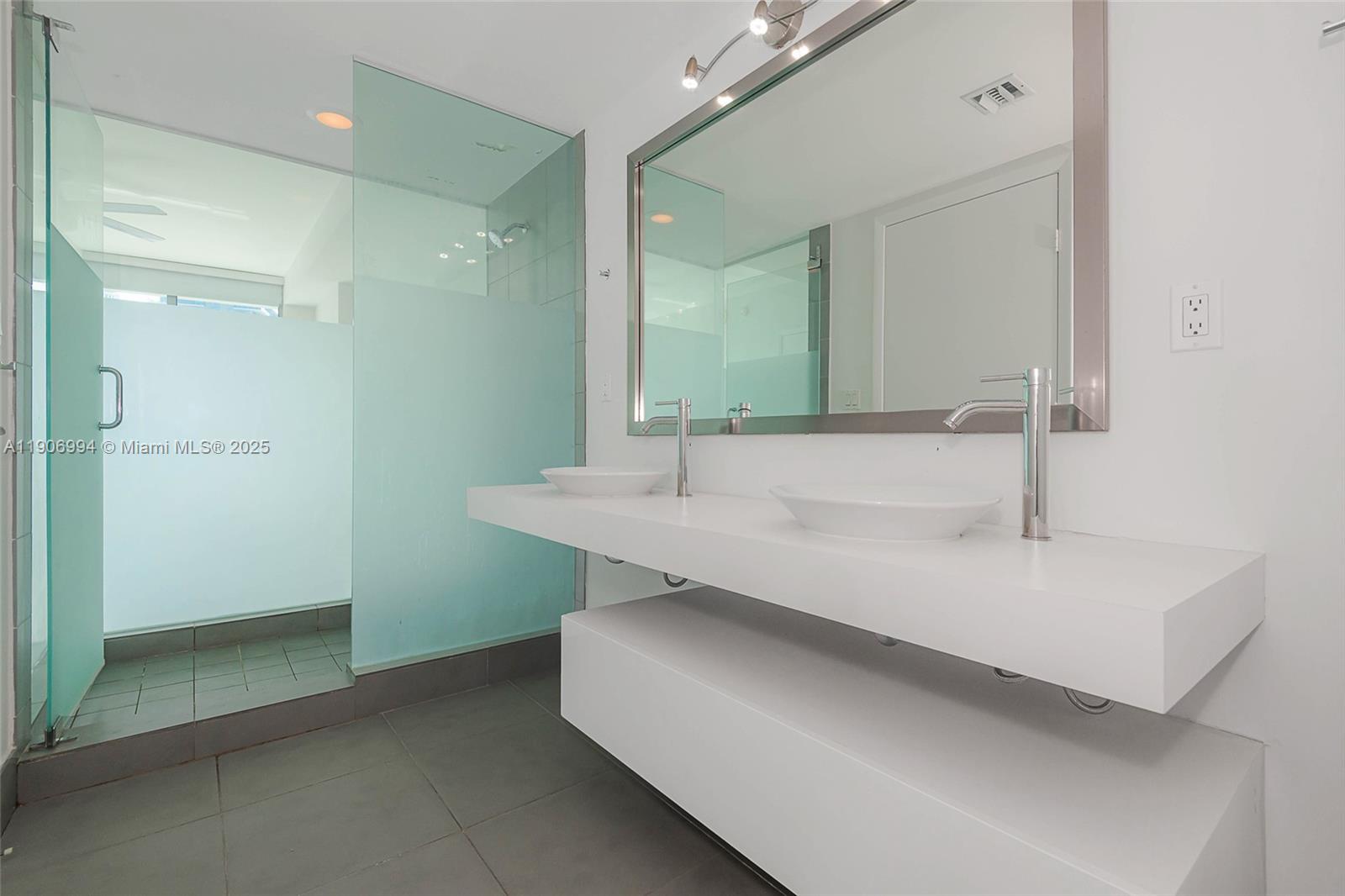92 SW 3rd St #3503, Miami FL 33130