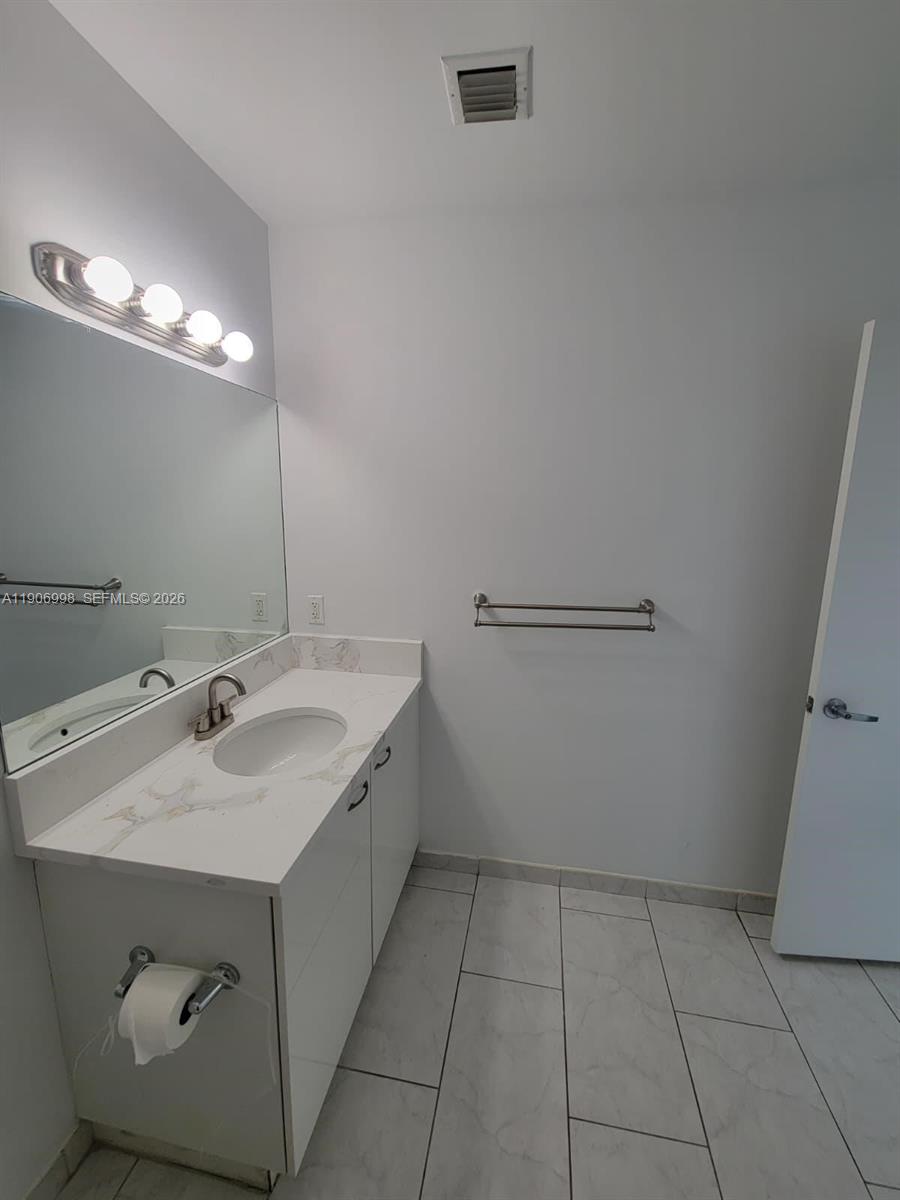 133 NE 2nd Ave #2415, Miami FL 33132