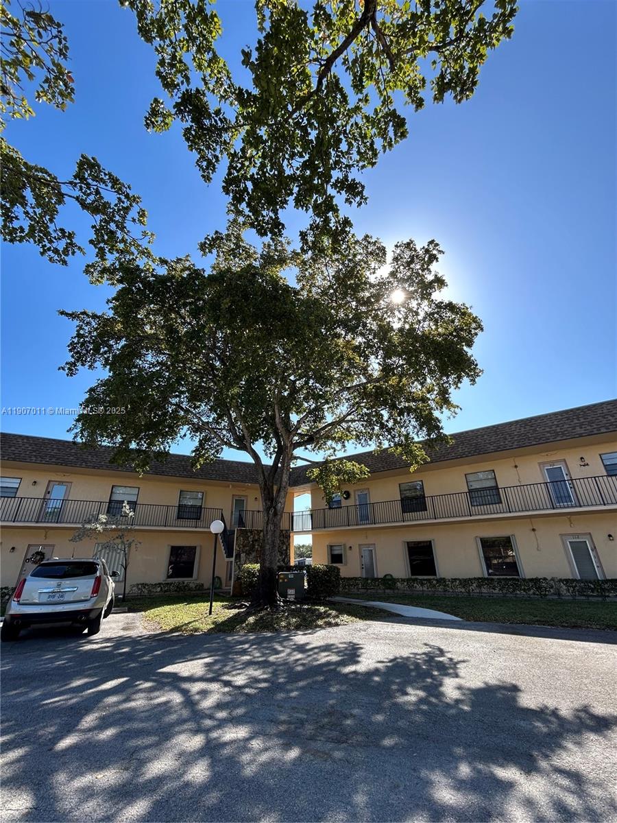 200 Berkley Rd #113, Hollywood FL 33024