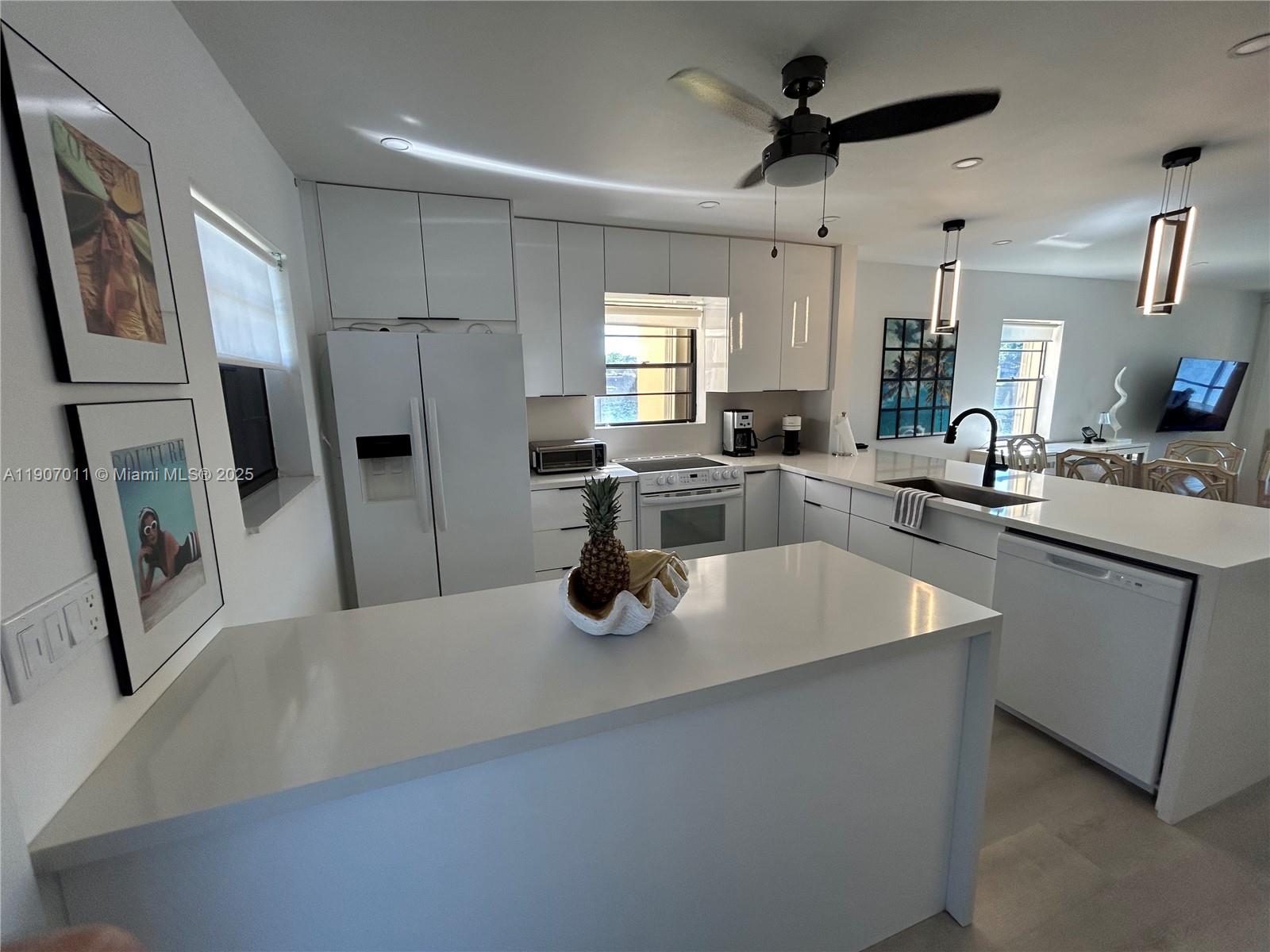 200 Berkley Rd #113, Hollywood FL 33024