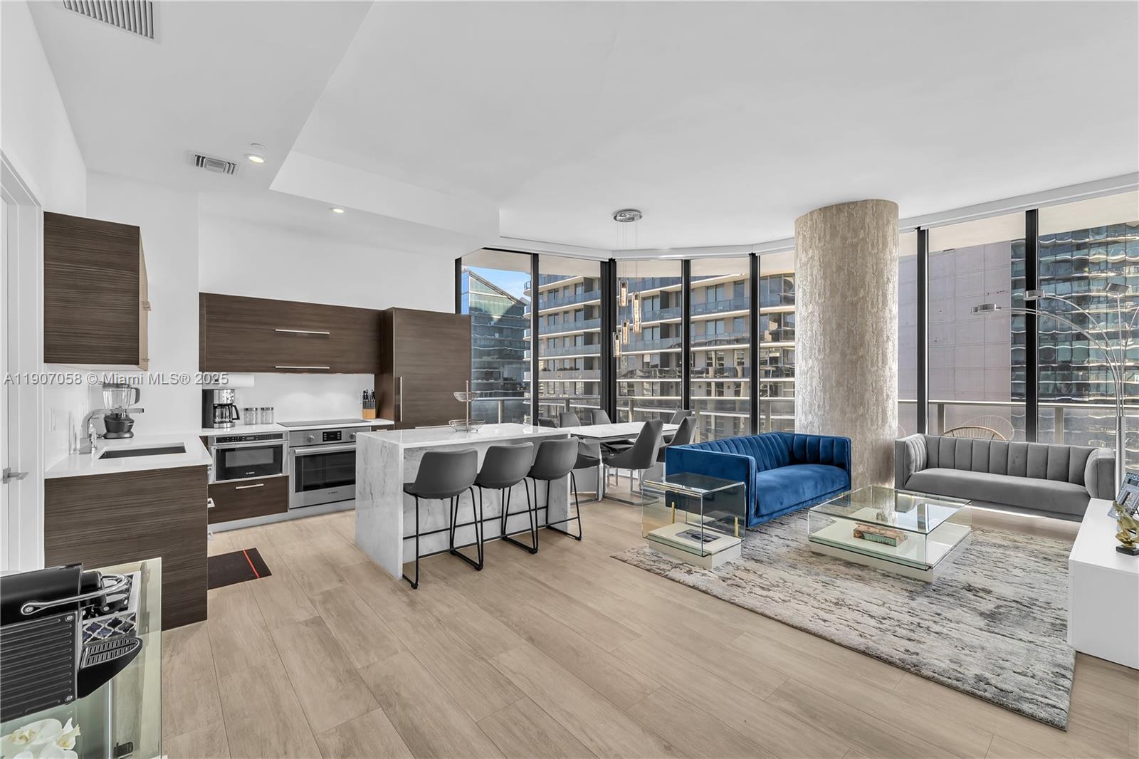 45 SW 9th St #4501, Miami FL 33130