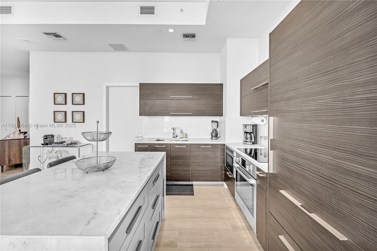45 SW 9th St #4501, Miami FL 33130