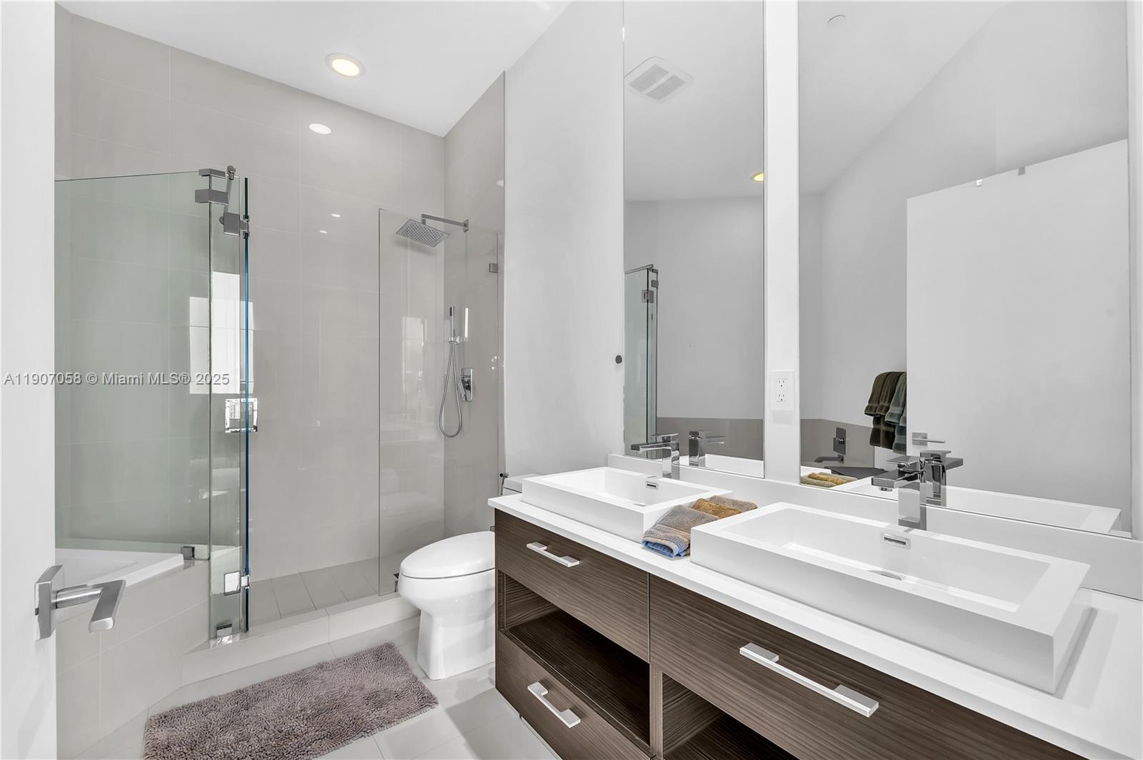 45 SW 9th St #4501, Miami FL 33130