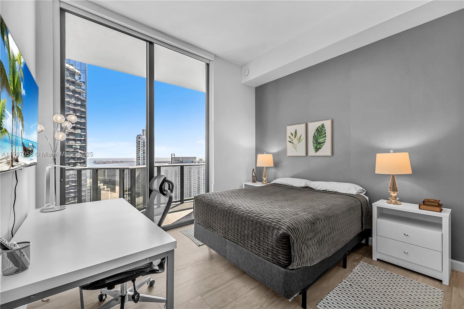 45 SW 9th St #4501, Miami FL 33130