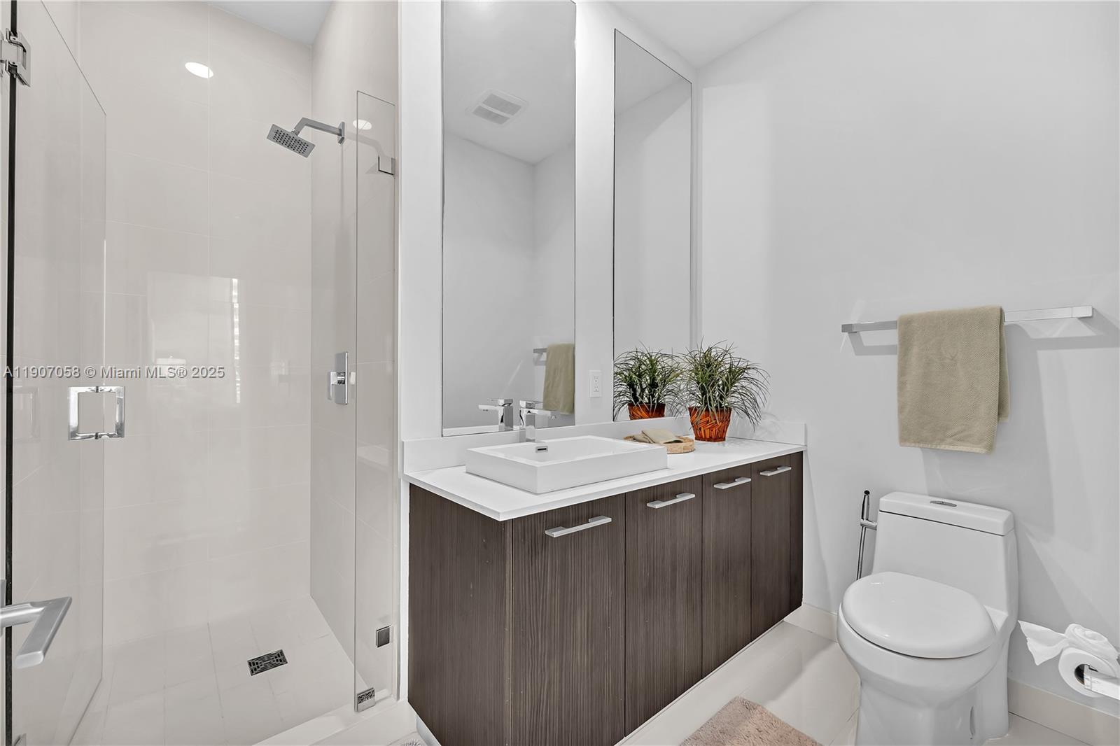 45 SW 9th St #4501, Miami FL 33130