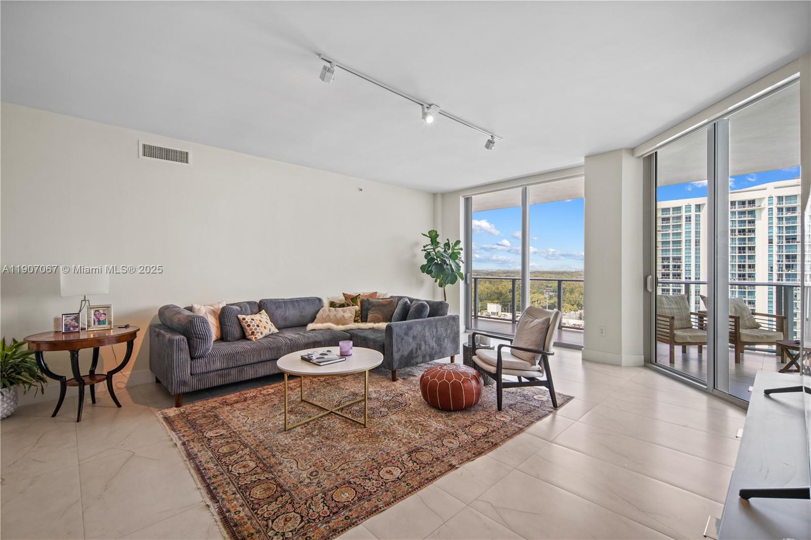 17111 Biscayne Blvd #1805, North Miami Beach FL 33160