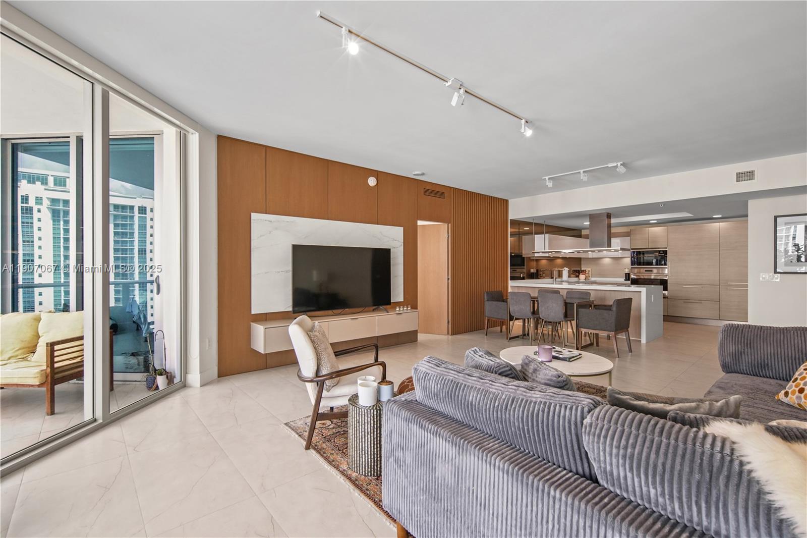 17111 Biscayne Blvd #1805, North Miami Beach FL 33160