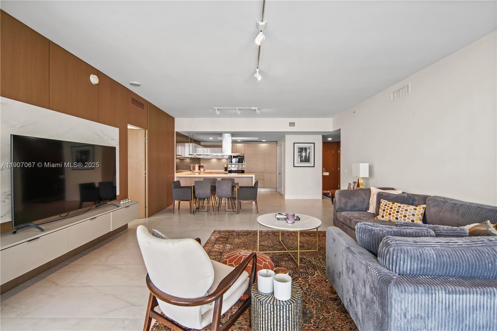 17111 Biscayne Blvd #1805, North Miami Beach FL 33160