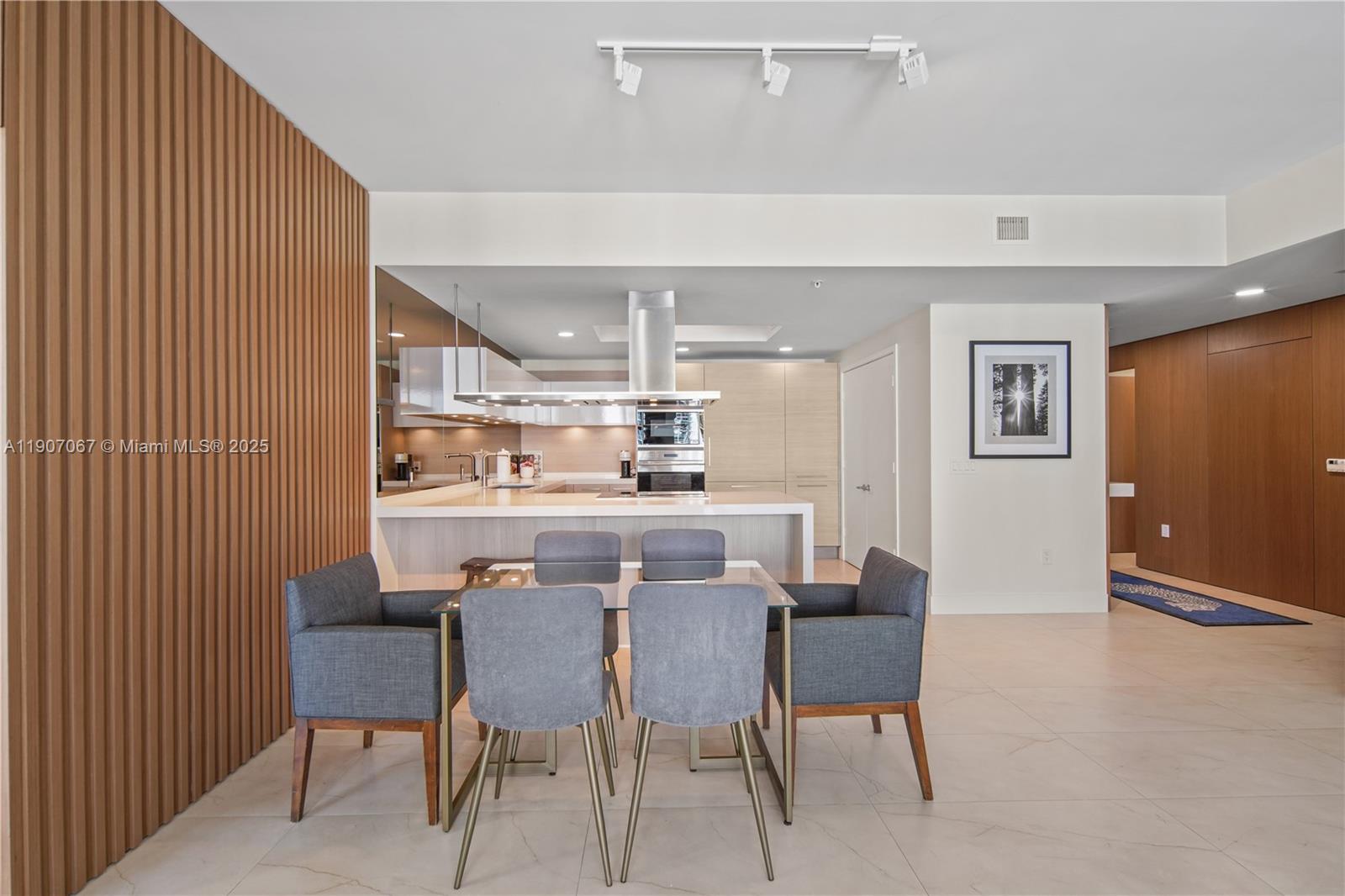 17111 Biscayne Blvd #1805, North Miami Beach FL 33160