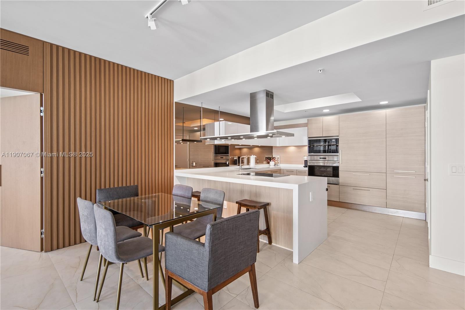 17111 Biscayne Blvd #1805, North Miami Beach FL 33160