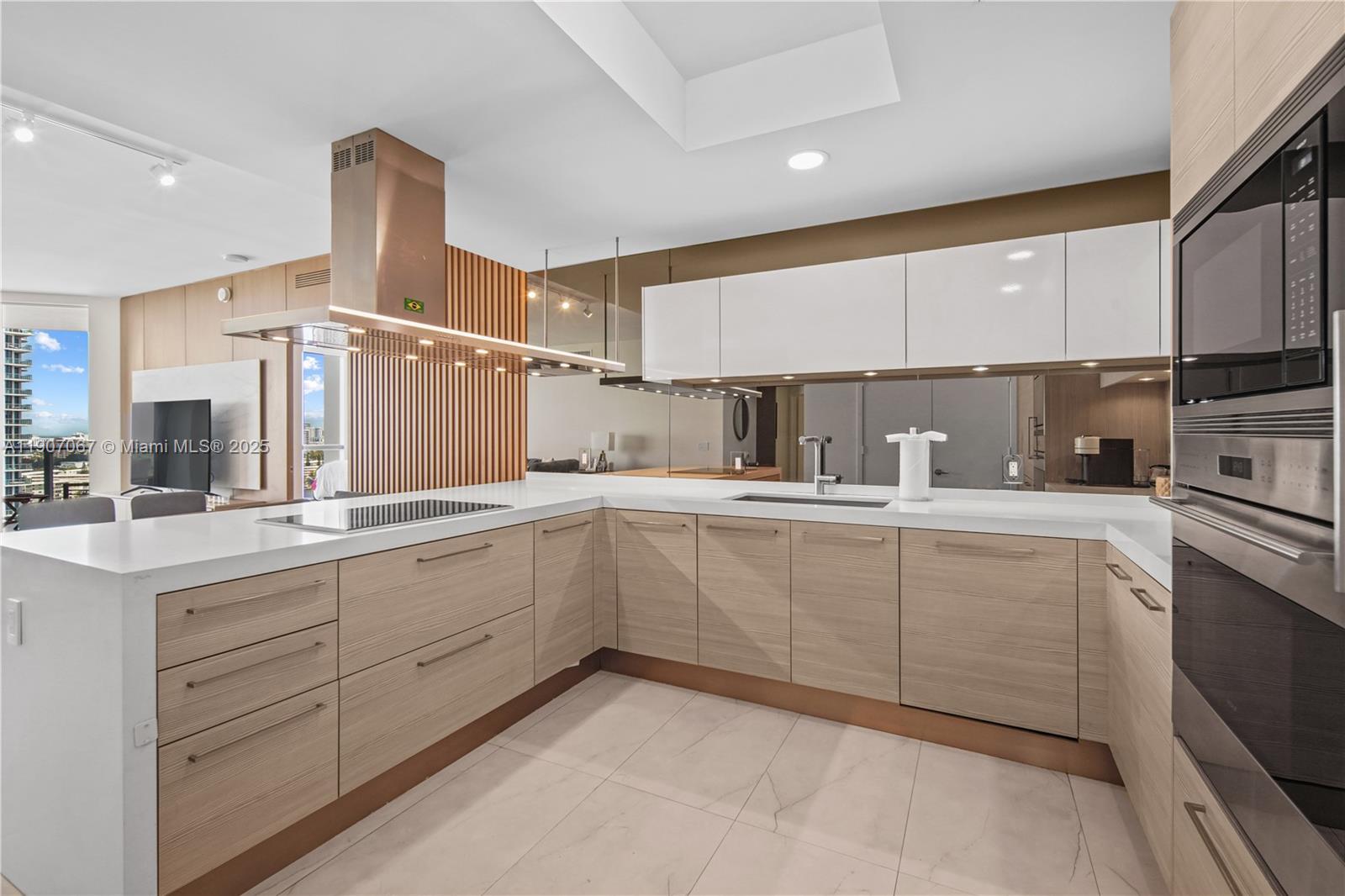 17111 Biscayne Blvd #1805, North Miami Beach FL 33160