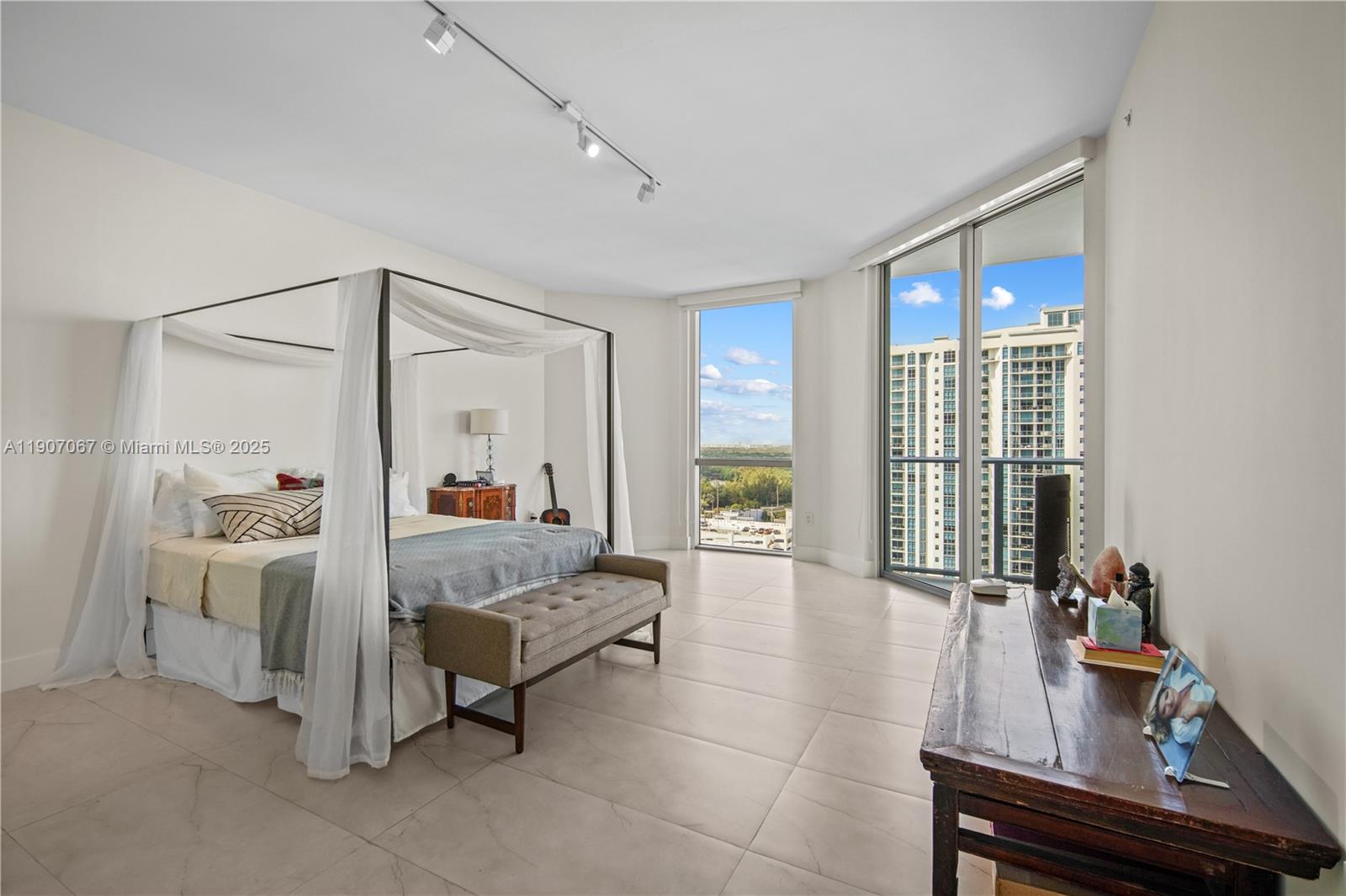 17111 Biscayne Blvd #1805, North Miami Beach FL 33160