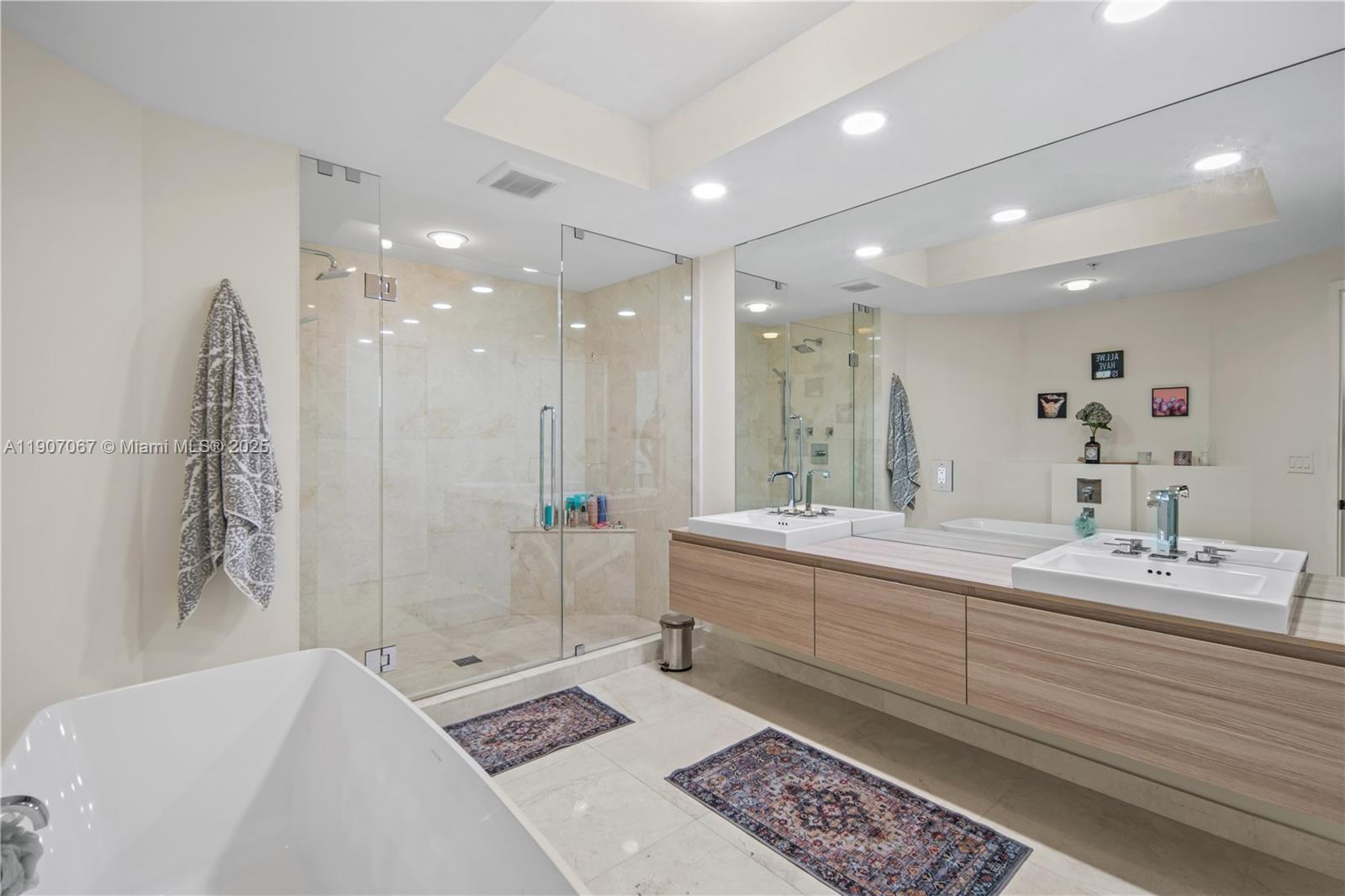 17111 Biscayne Blvd #1805, North Miami Beach FL 33160