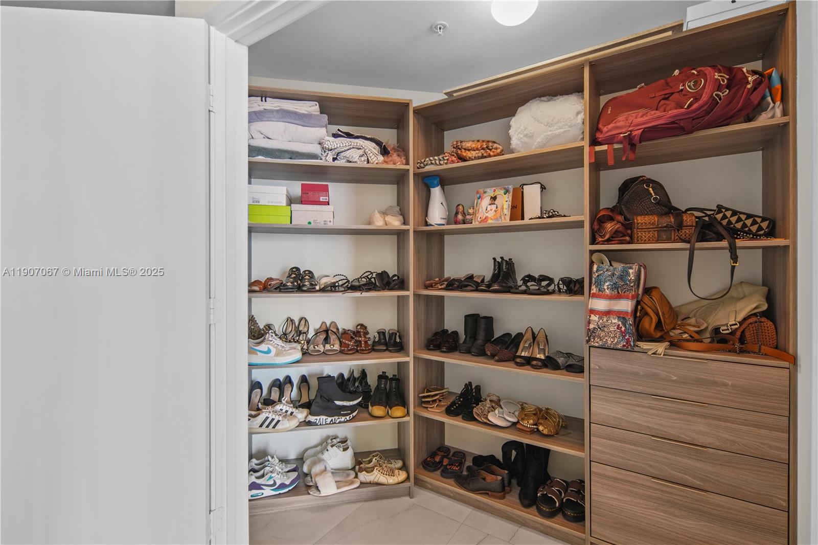 17111 Biscayne Blvd #1805, North Miami Beach FL 33160