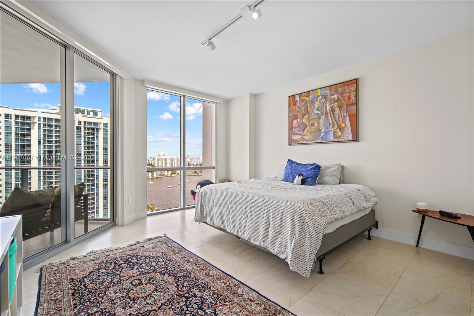 17111 Biscayne Blvd #1805, North Miami Beach FL 33160