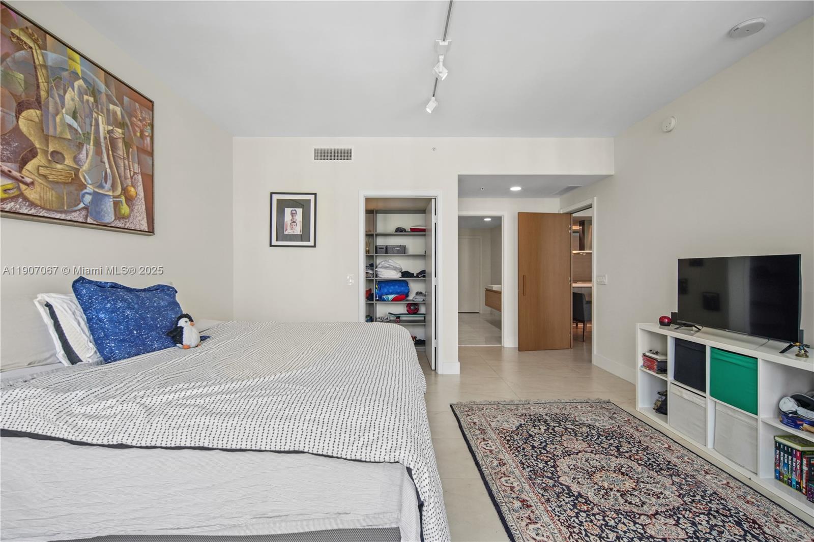 17111 Biscayne Blvd #1805, North Miami Beach FL 33160