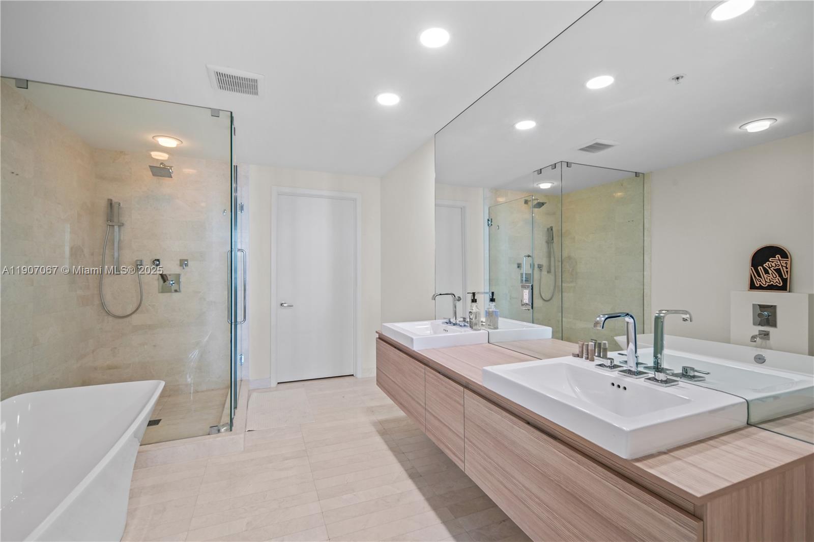 17111 Biscayne Blvd #1805, North Miami Beach FL 33160