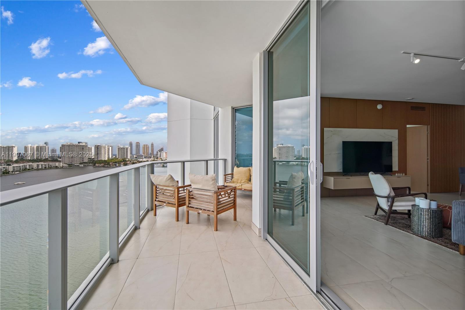 17111 Biscayne Blvd #1805, North Miami Beach FL 33160