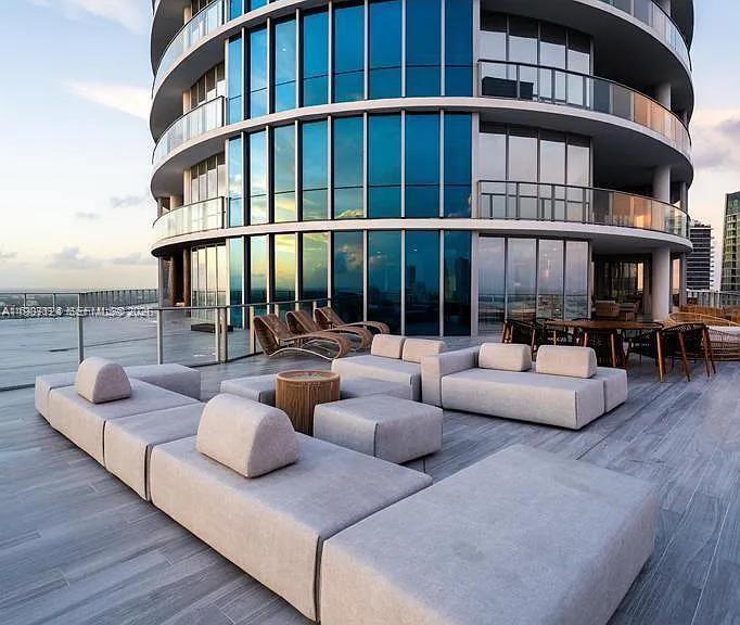 851 NE 1st Ave #4811, Miami FL 33132