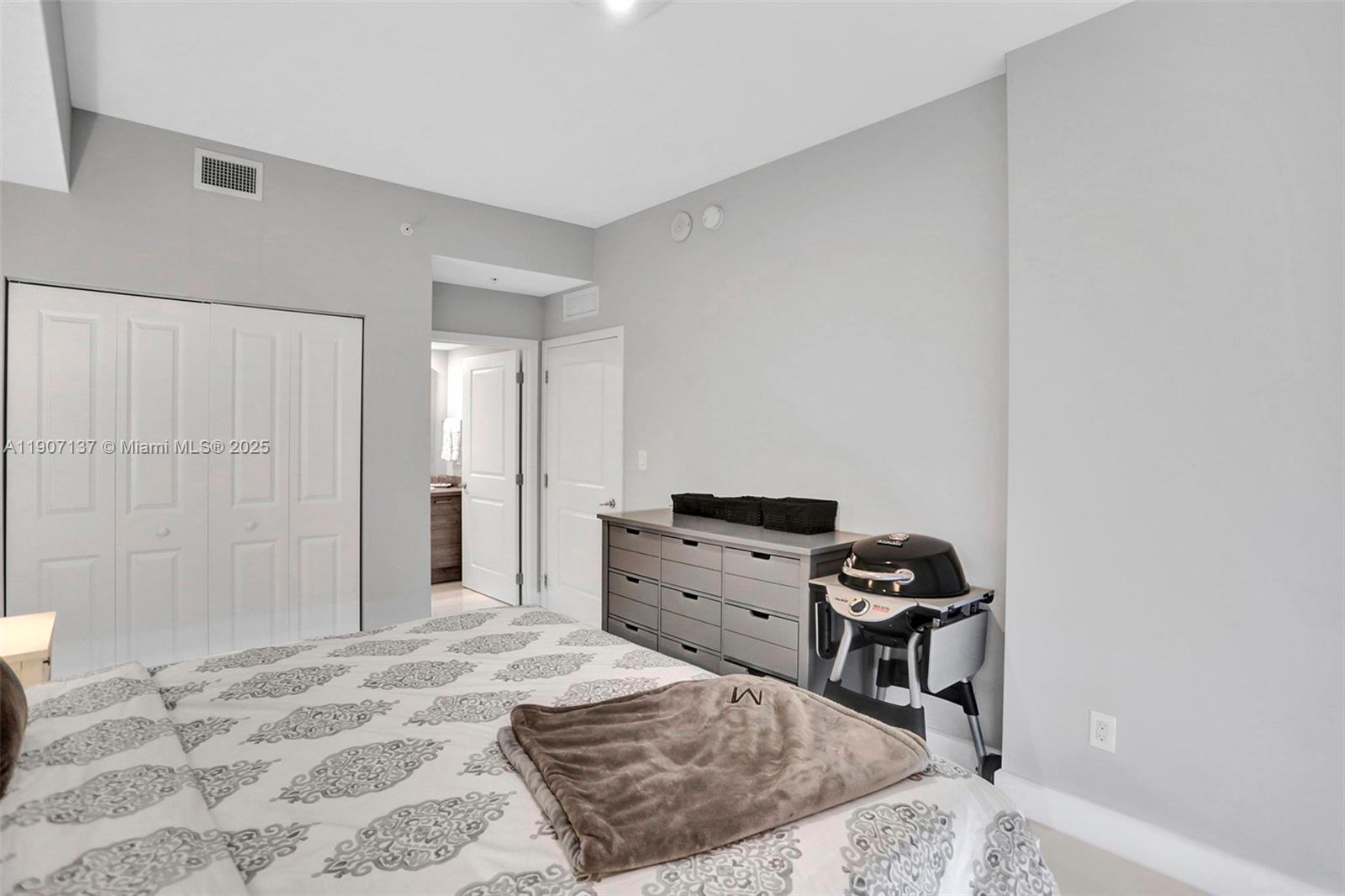 400 Sunny Isles Blvd #2021, Sunny Isles Beach FL 33160