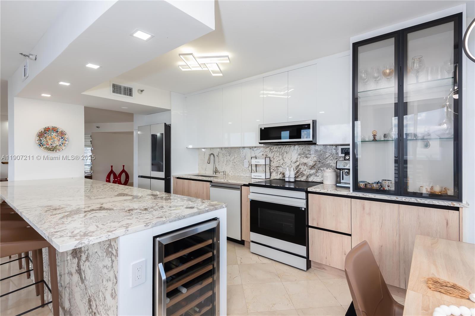 3500 Mystic Pointe Dr #2206, Aventura FL 33180