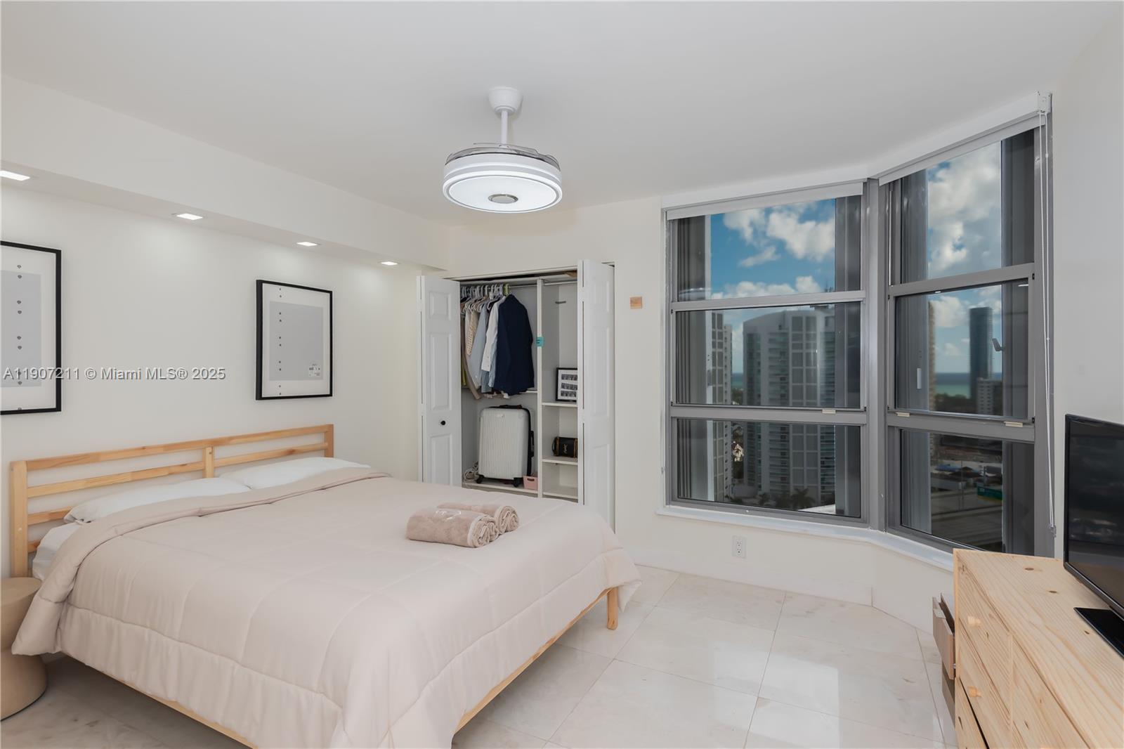 3500 Mystic Pointe Dr #2206, Aventura FL 33180