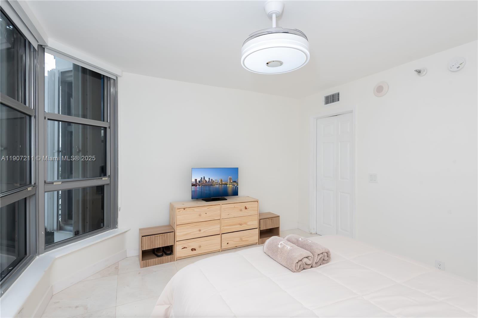 3500 Mystic Pointe Dr #2206, Aventura FL 33180