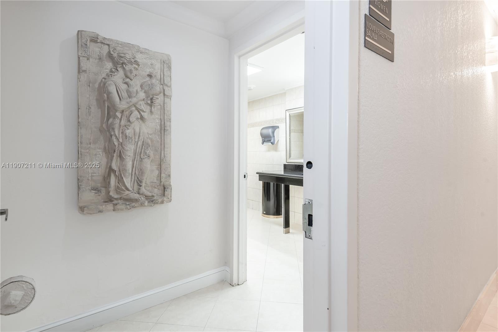 3500 Mystic Pointe Dr #2206, Aventura FL 33180