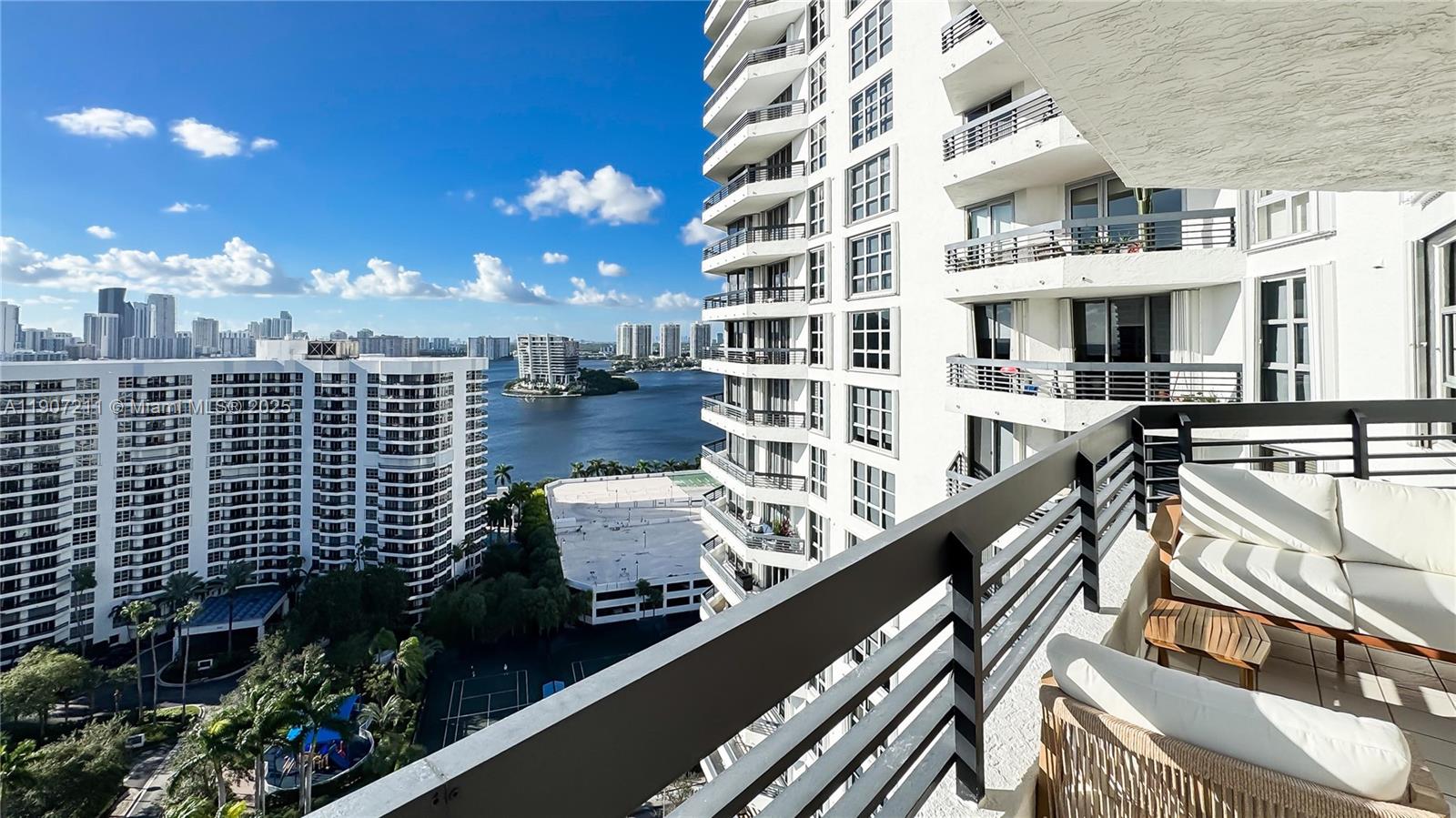 3500 Mystic Pointe Dr #2206, Aventura FL 33180