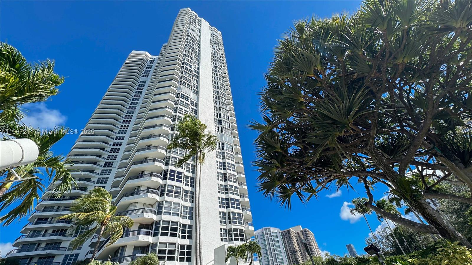 3500 Mystic Pointe Dr #2206, Aventura FL 33180