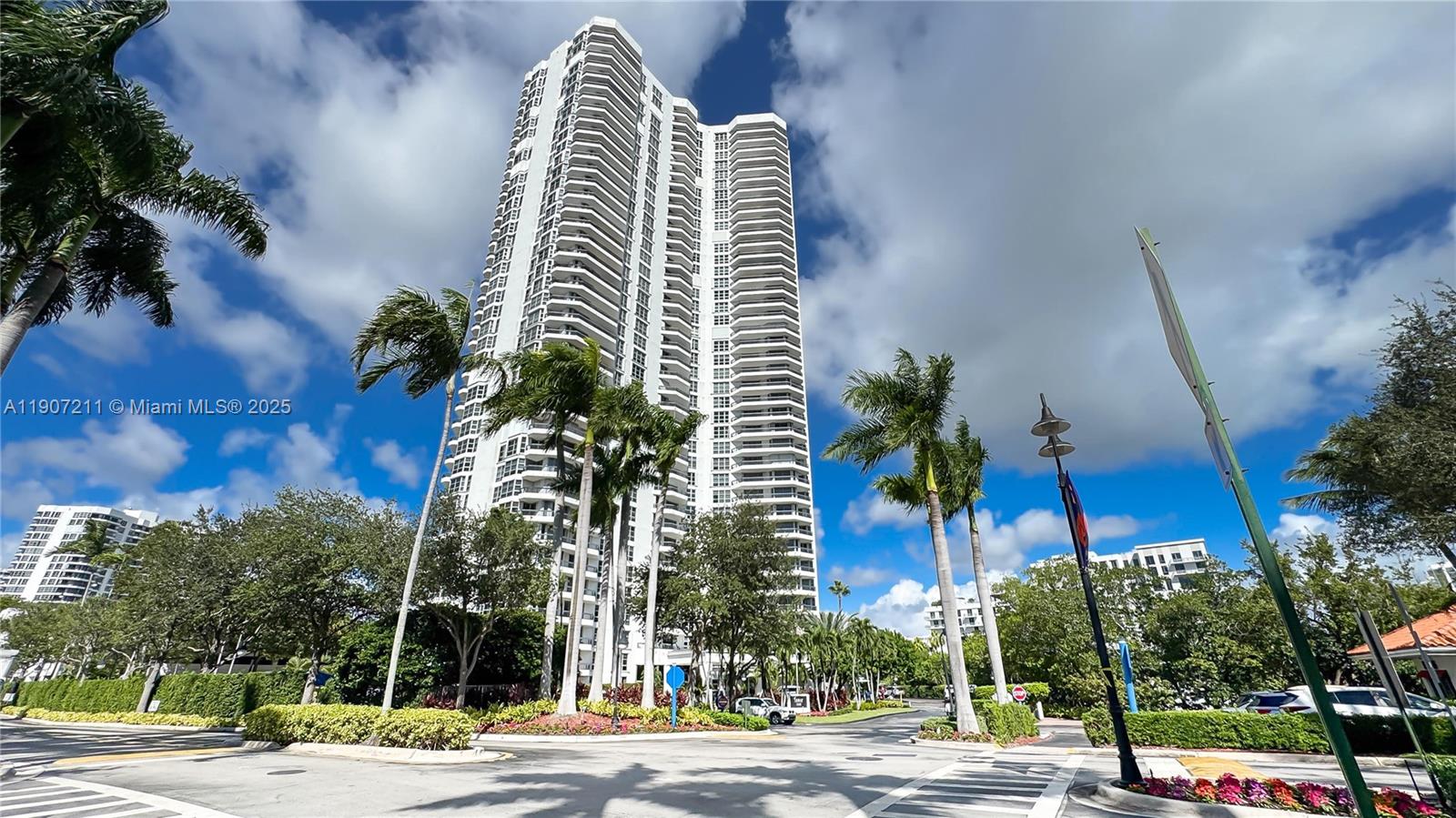 3500 Mystic Pointe Dr #2206, Aventura FL 33180