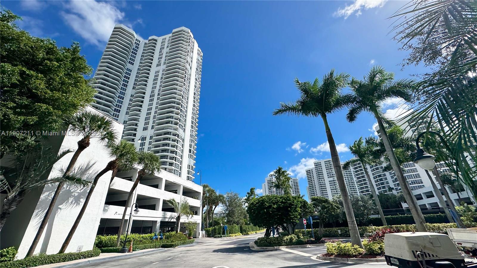 3500 Mystic Pointe Dr #2206, Aventura FL 33180