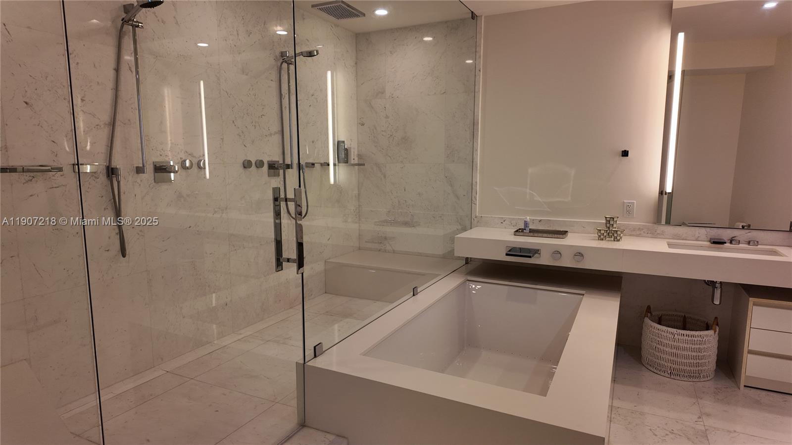 18555 Collins Ave #905, Sunny Isles Beach FL 33160