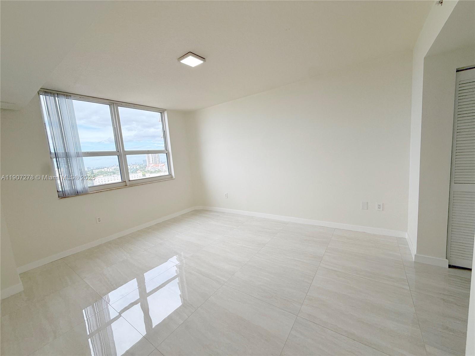19501 W Country Club Dr #1410, Aventura FL 33180