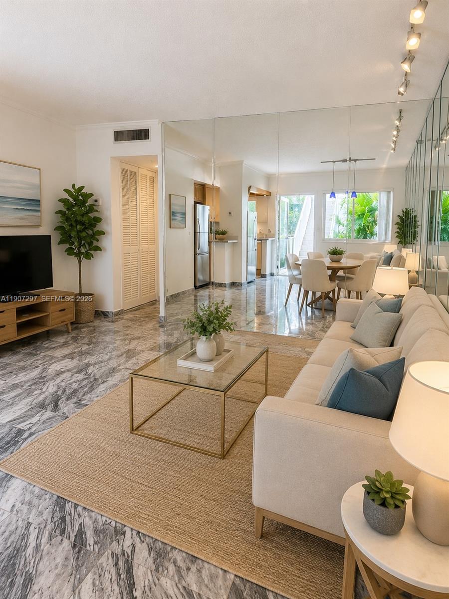 2430 NE 135th St #203, North Miami FL 33181