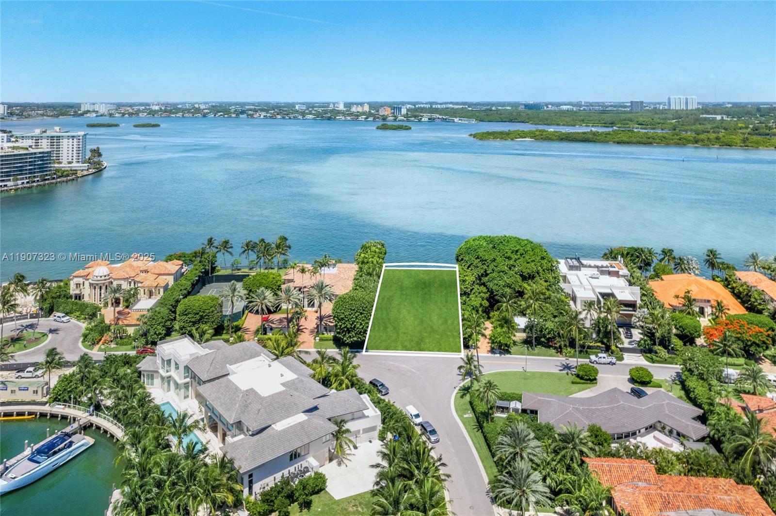 216 Bal Bay Dr, Bal Harbour FL 33154